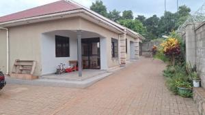 2 bedroom Bungalow Apartment for rent kira road Kira Wakiso Central