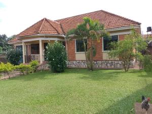 4 bedroom Bungalow Apartment for rent Kirinya road Wakiso Central