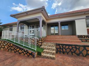 3 bedroom Villa for rent Kisugu road Makindye Kampala Central