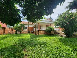 4 bedroom Villa for rent Zimwe road  Makindye Kampala Central