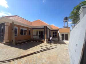 4 bedroom Bungalow Apartment for sale Kitende  Ssabagado-Makindye Wakiso Central