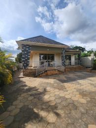 3 bedroom Villa for sale Entebbe road Ssabagado-Makindye Wakiso Central