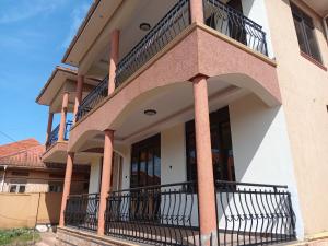 5 bedroom Bungalow Apartment for rent Najjera road Wakiso Central