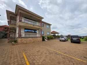 5 bedroom Apartment for sale Kyanja road  Kampala Central Kampala Central
