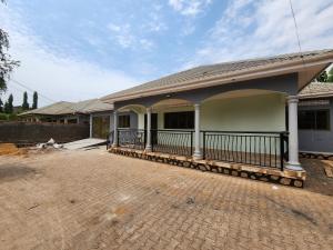 4 bedroom Villa for rent Lukuli road Kampala Central
