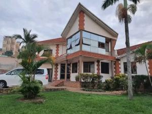 5 bedroom Villa for rent Bukasa road Makindye Kampala Central