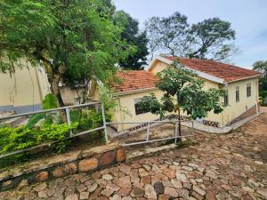 3 bedroom Villa for rent Mitaala road  Kansanga Kampala Central