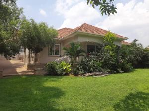 4 bedroom Bungalow Apartment for rent najjera road  Kampala Central Kampala Central