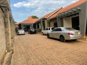 3 bedroom Apartment Block Apartment for rent namugongo road Wakiso Central