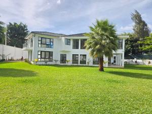 6 bedroom Bungalow Houses for rent   Runda Nairobi