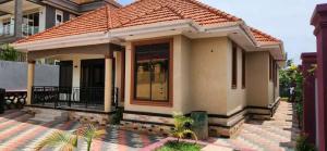 3 bedroom Bungalow Apartment for sale Kitende Entebbe right road  Kampala Central Kampala Central