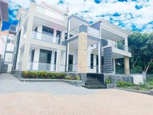 7 bedroom Apartment for sale Kyanja  Kampala Central