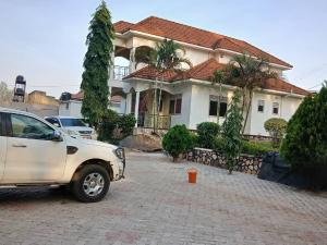 8 bedroom Villa for sale Kamukuzi Mbarara Western