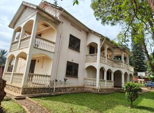 6 bedroom Villa for sale Luzira Luzira Kampala Central