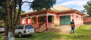 4 bedroom Bungalow Apartment for sale Mbalwa road  Kampala Central Kampala Central