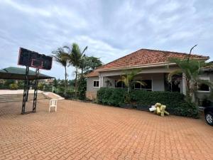 4 bedroom Bungalow Apartment for sale Najjera road  Kampala Central