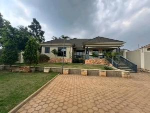 4 bedroom Apartment for sale Gayaza road  Kampala Central Kampala Central