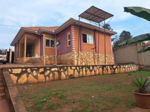 3 bedroom Bungalow Apartment for rent Sonde road  Wakiso Central