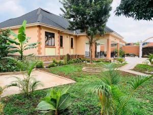 3 bedroom Bungalow Apartment for rent Namugongo road  Wakiso Central
