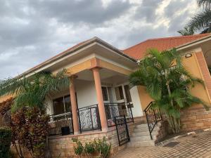 4 bedroom Bungalow Apartment for rent Kyaliwajjala Kira Wakiso Central