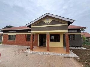 4 bedroom Bungalow Apartment for rent Kampala Central Kampala Central