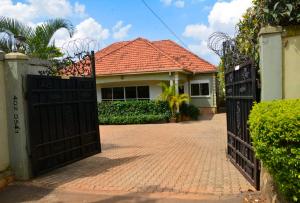 3 bedroom Commercial Property for rent Najeera 2 Kira Wakiso Central