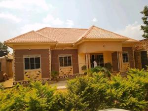 3 bedroom Villa for sale Kawanda town bombo road Kawempe Wakiso Central