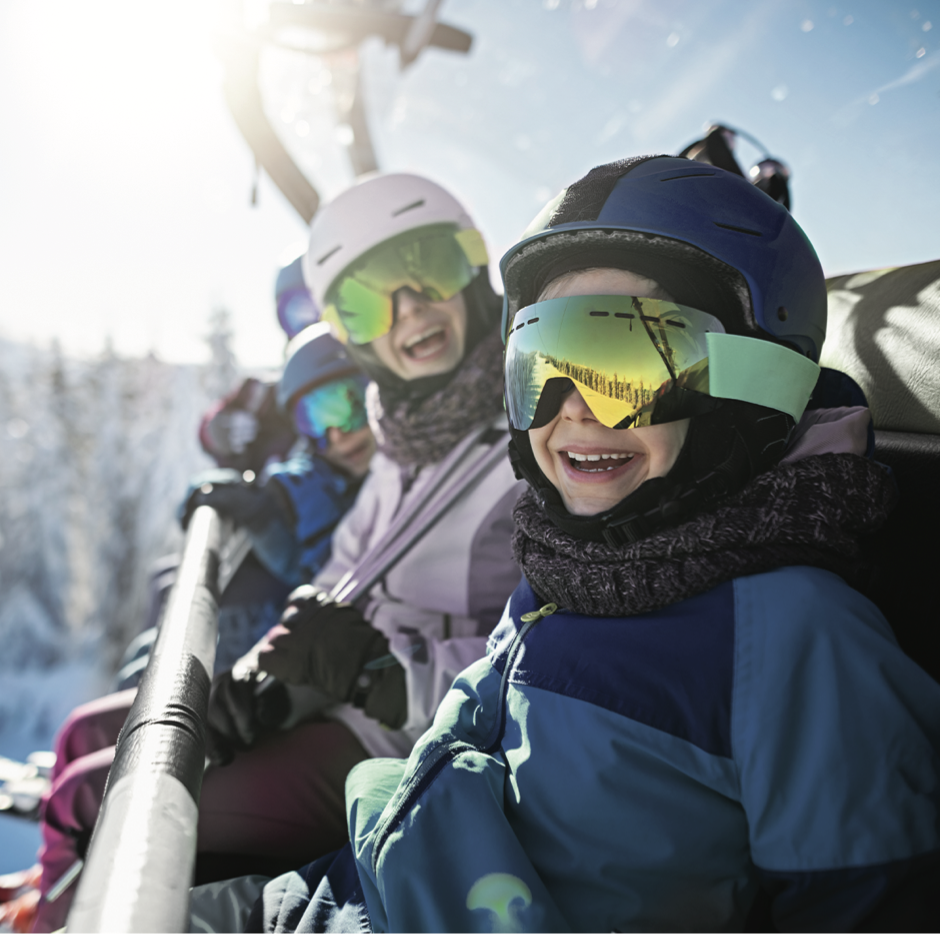 Best Practices for Your Ski Day: What to Wear, What to Bring, and Typical Mountain Hours