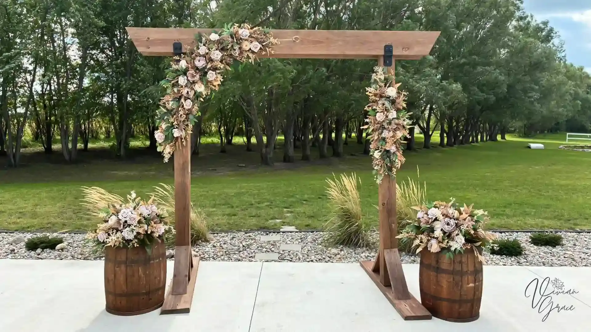 How Much Do Wedding Flowers Cost: Don’t Book Until You Read This