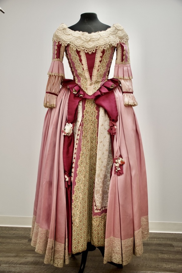Exquisite Costumes:: Exquisite Costumes:: Rent Satin & Lace Crochet Ballgown Elegant & Stylish Exquisite Costumes:: Exquisite Costumes:: Rent Satin & Lace Crochet Ballgown Elegant & Stylish