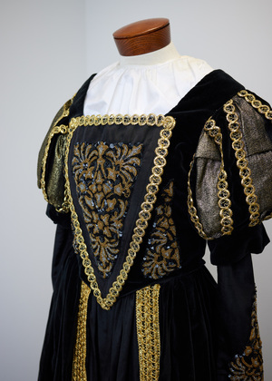 anne boleyn black dress Exquisite Costumes:: Exquisite Costumes:: Rent Black and Gold Anne Boleyn  Gown – Exquisite Costumes