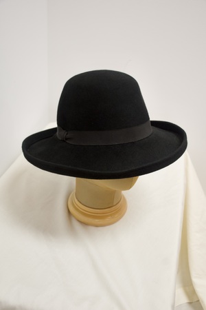 Women's black wool felt hat