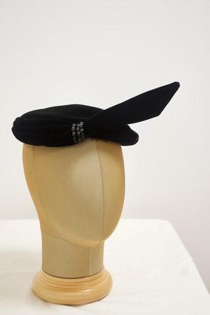 Vintage 1950's Black Velvet Cocktail Hat