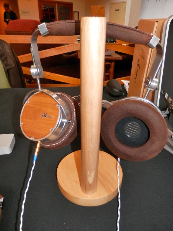Obravo's HAMT-1 is a hybrid design that combines Heil-type tweeter/midrange drivers with dynamic-type bass drivers
