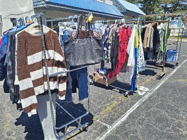 COMMUNITY YARDSALE photo