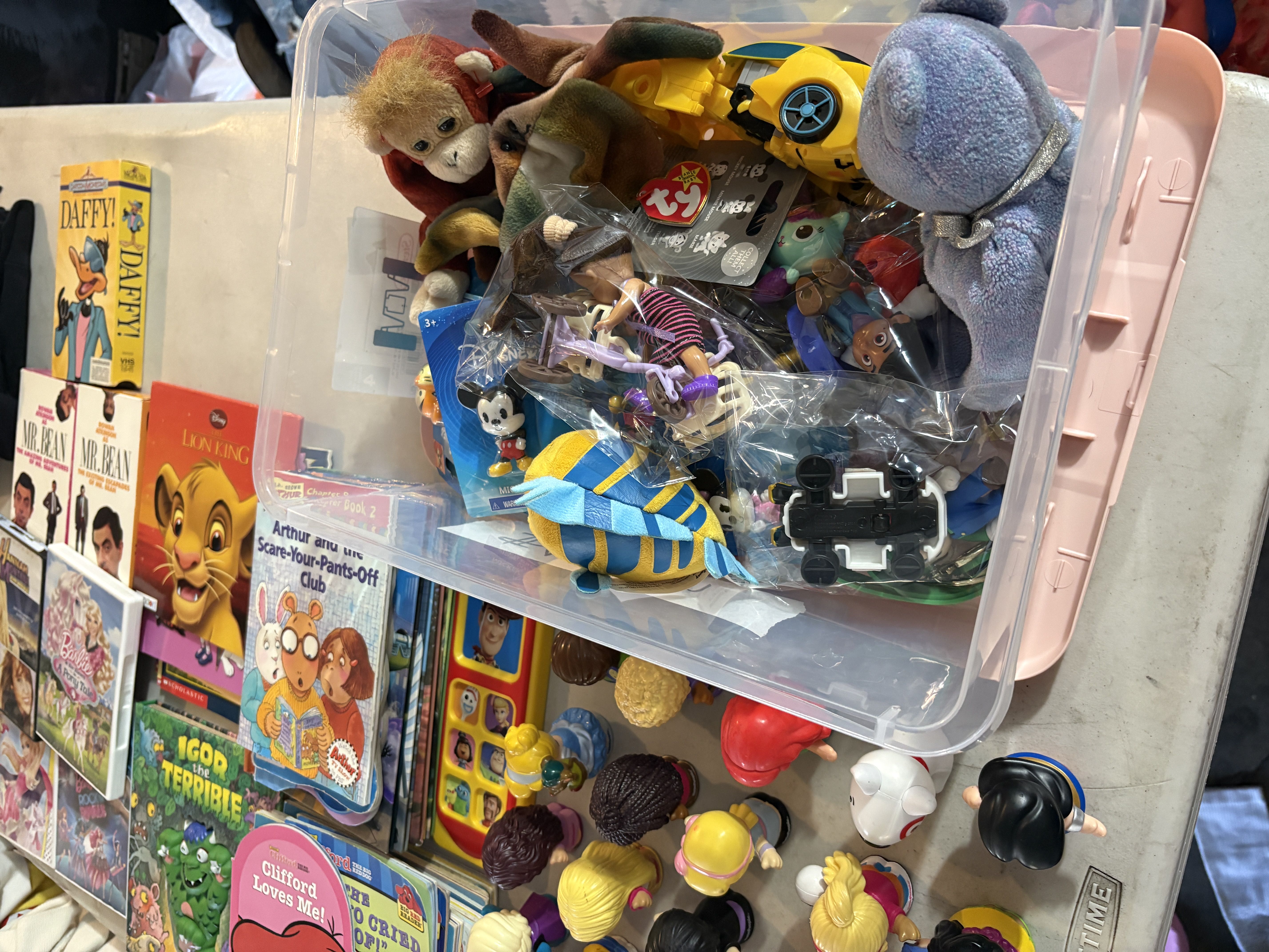 YARD SALE!! Kids/women