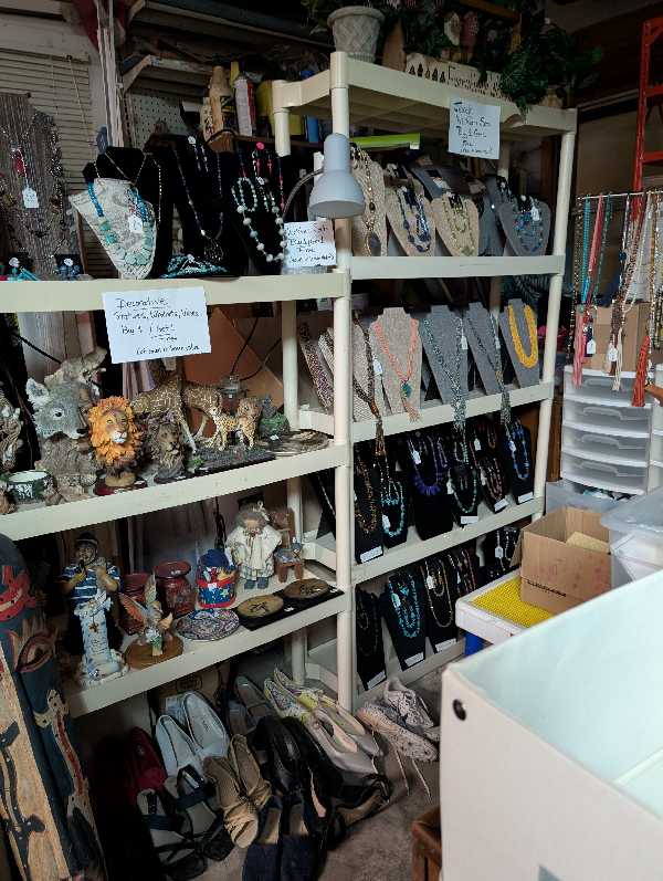 Crystal and Costume Jewelry, Vinyl Records, Decorative items, photo