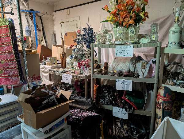 Crystal and Costume Jewelry, Vinyl Records, Decorative items, photo