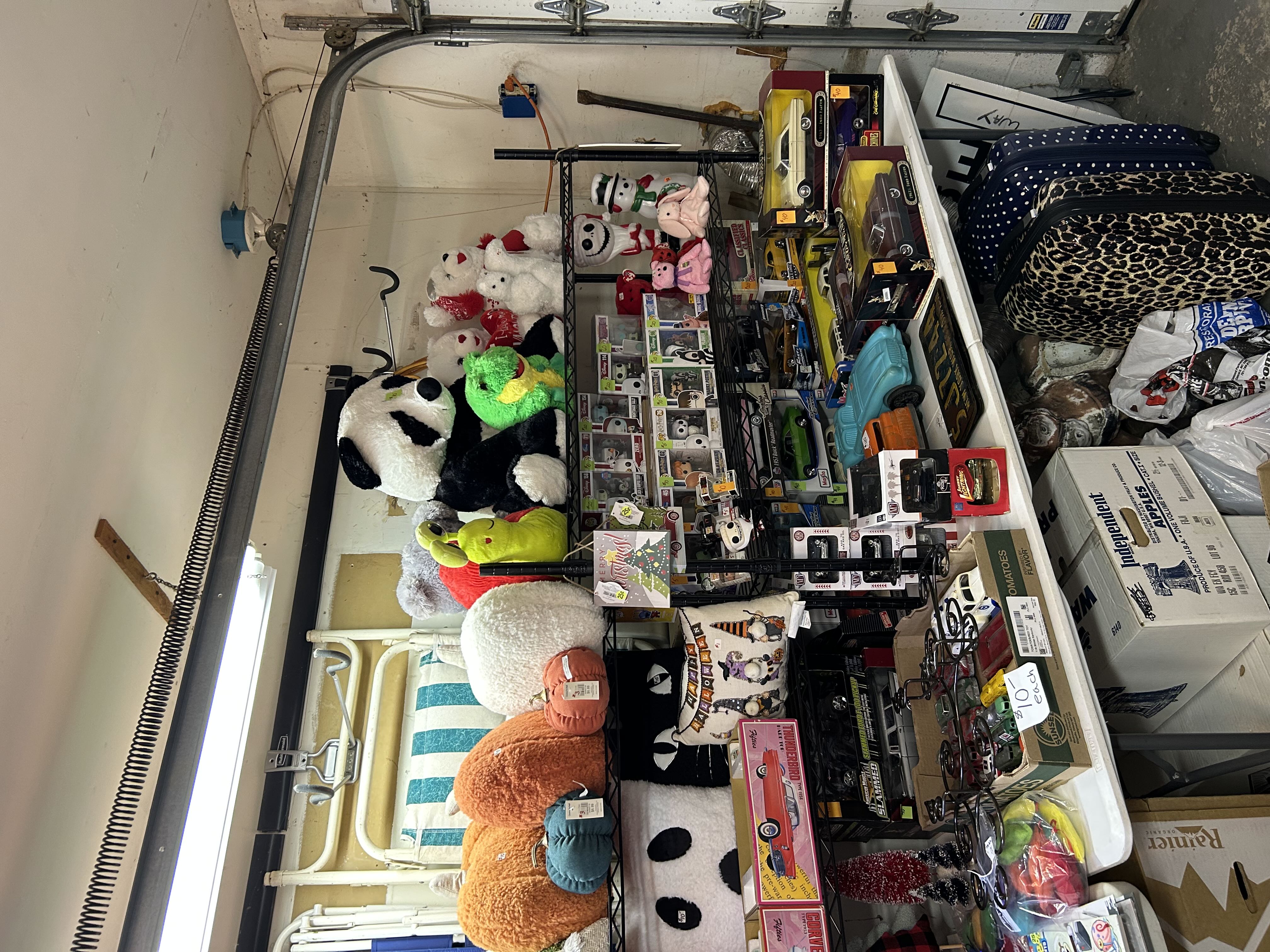 Multi Families Garage Sales photo