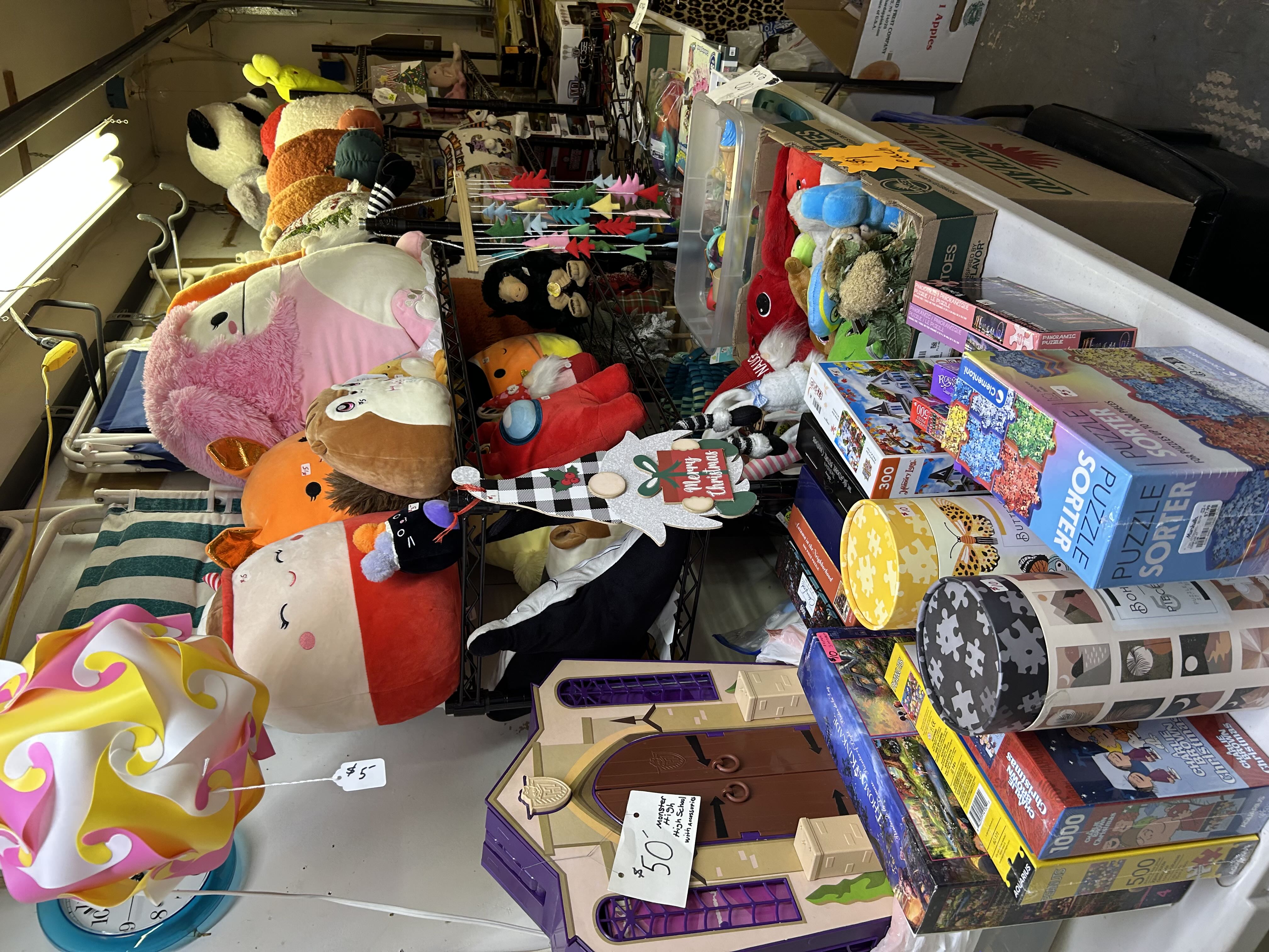 Multi Families Garage Sales photo