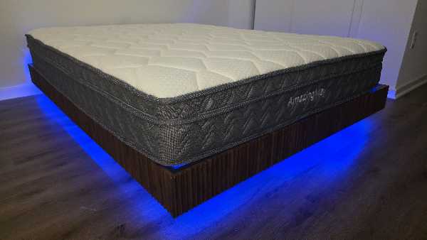 Selling because I'm moving. The Mattress is in excellent conditions, no stains, no odor, always used photo