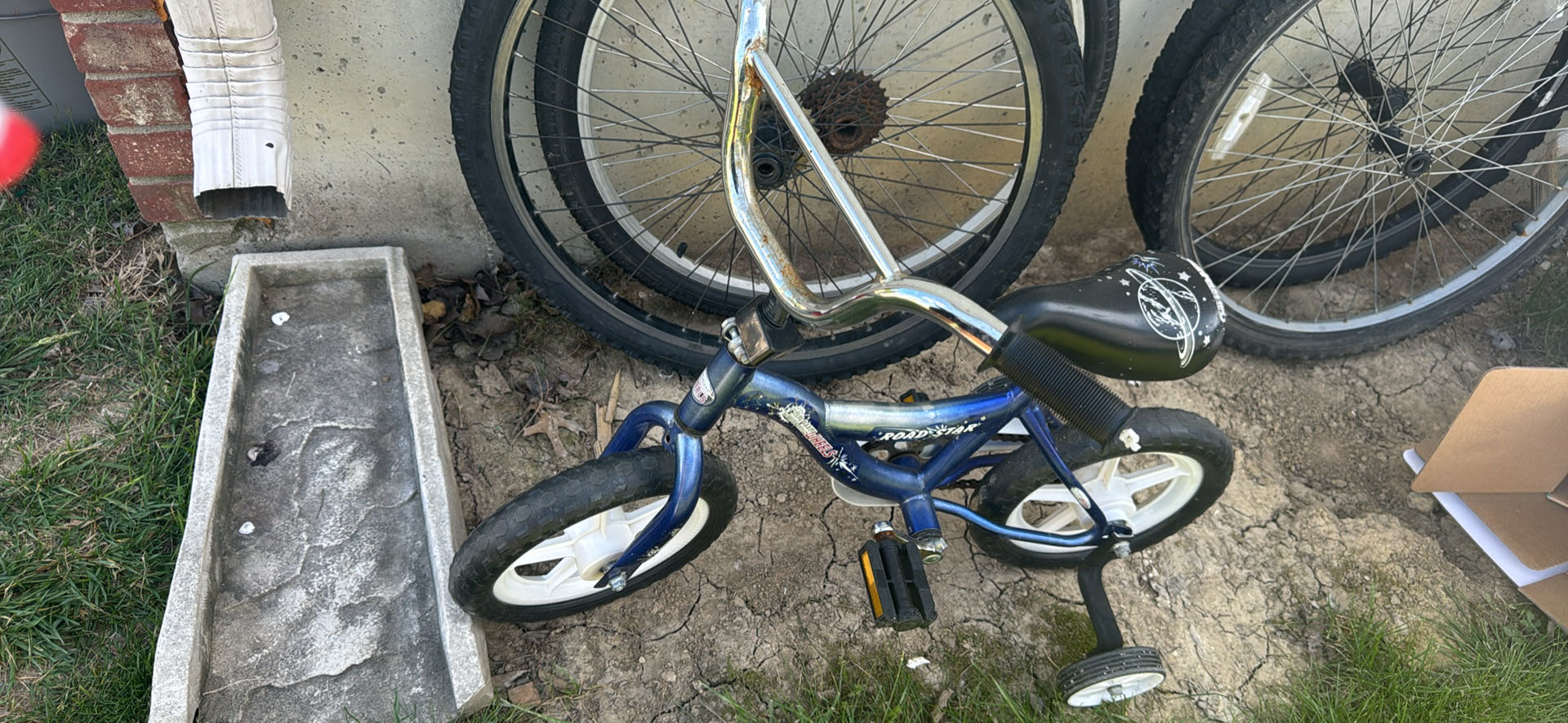 Moving sale photo