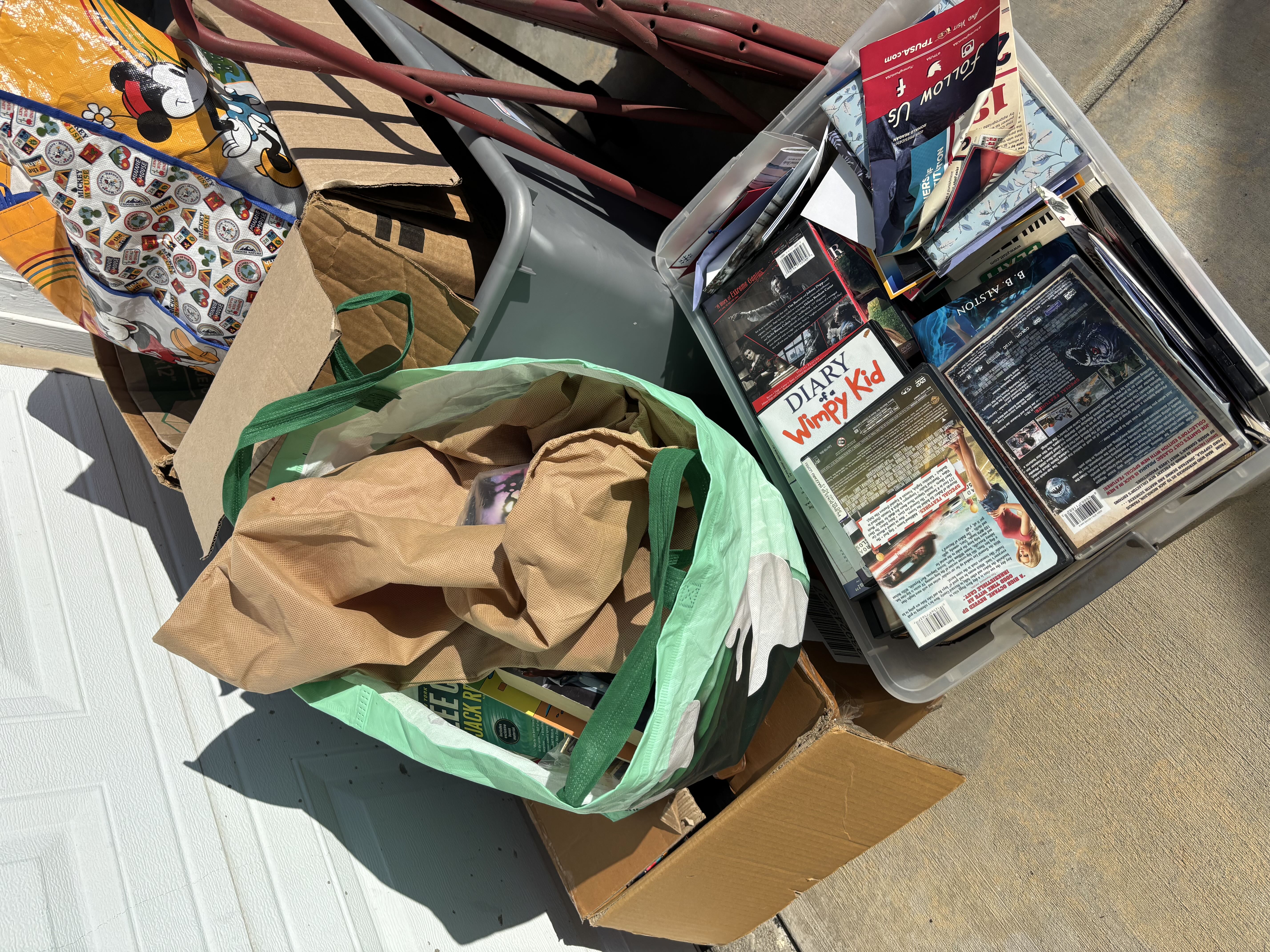 3 family YARDSALE photo