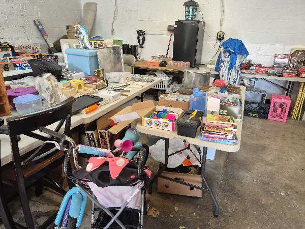 garage sale photo
