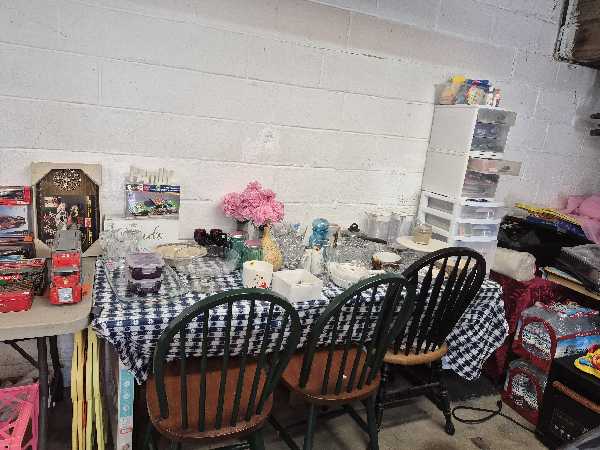 garage sale photo