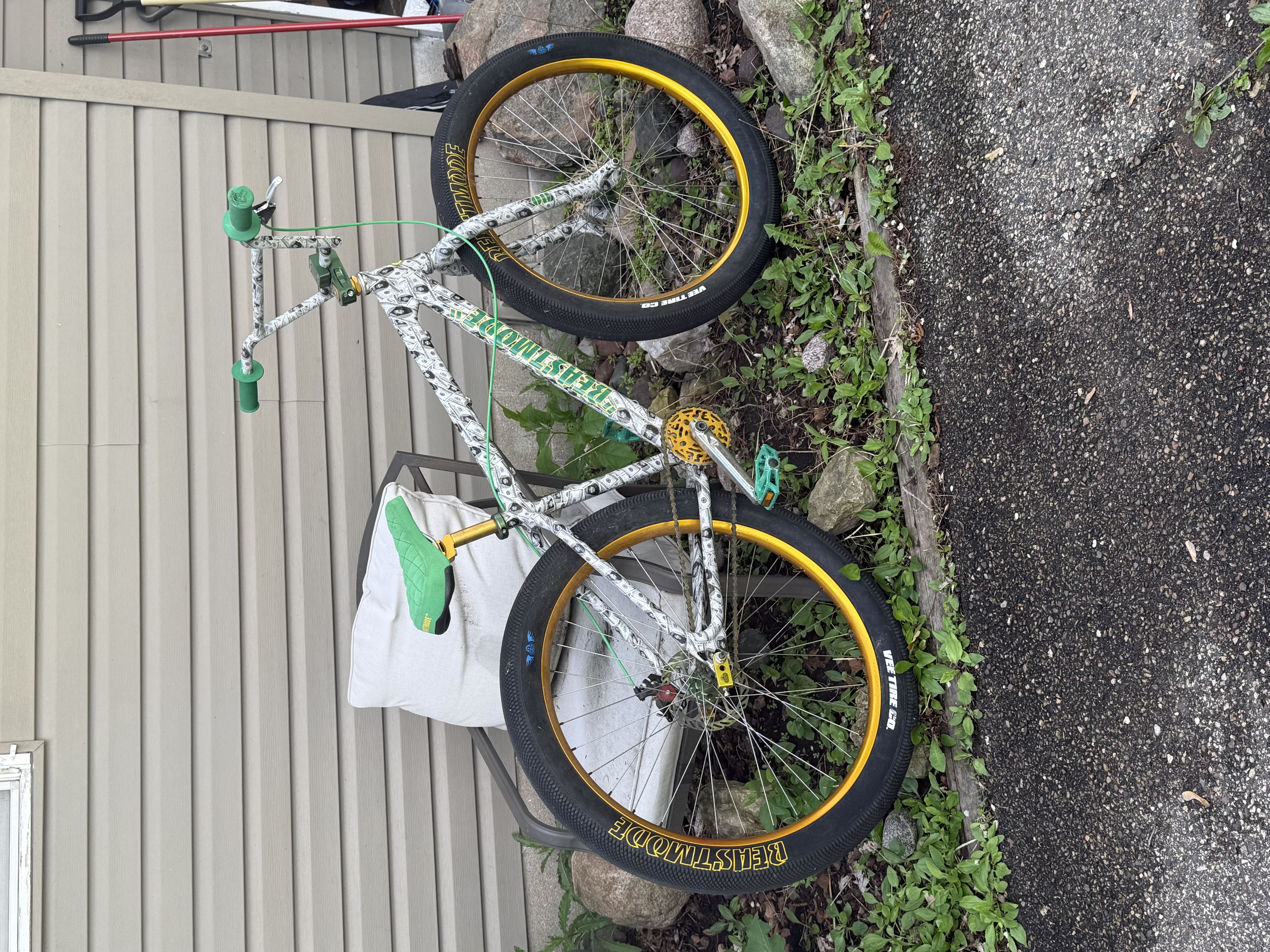 YARD SALE photo