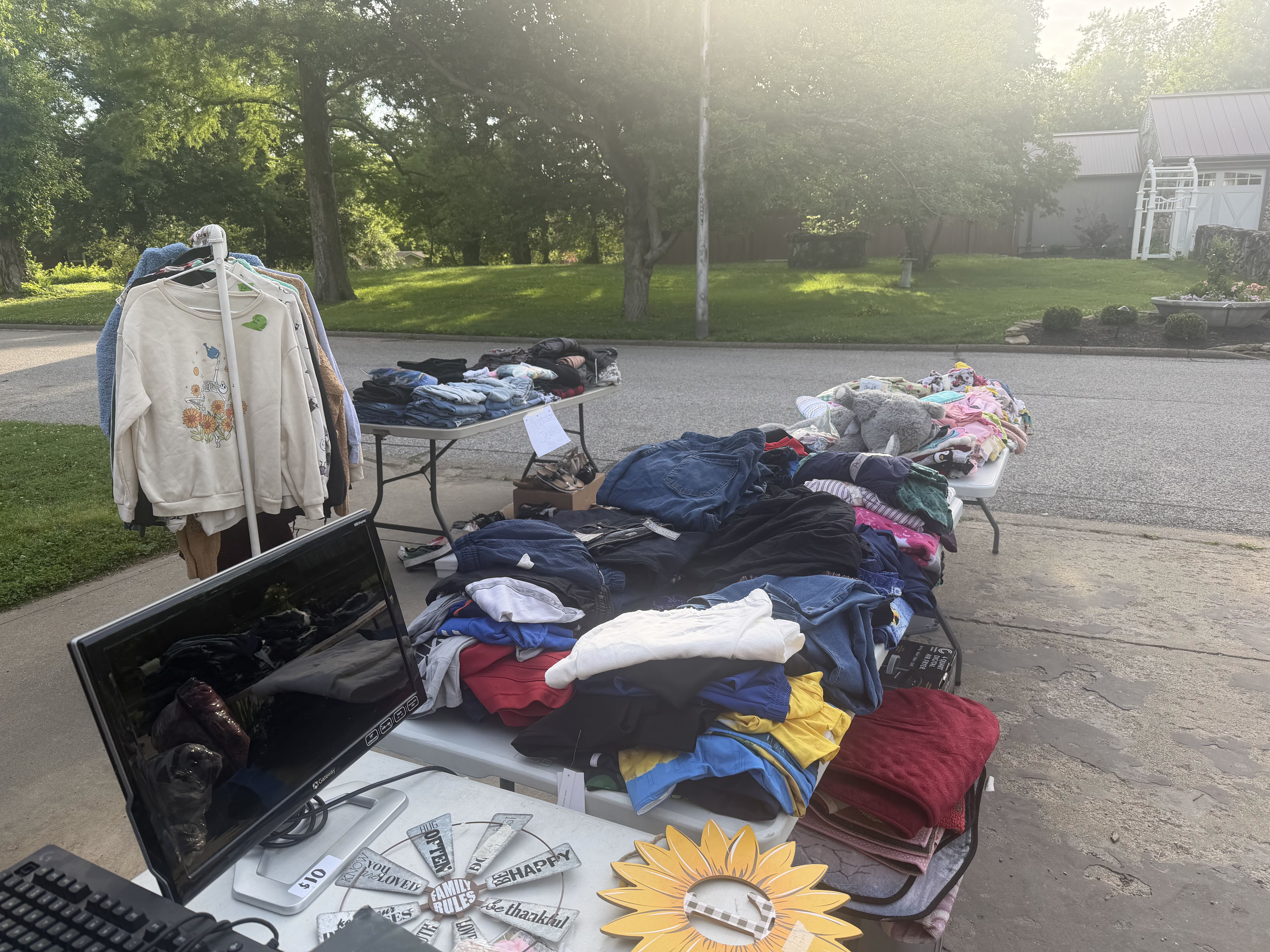 yard sale photo