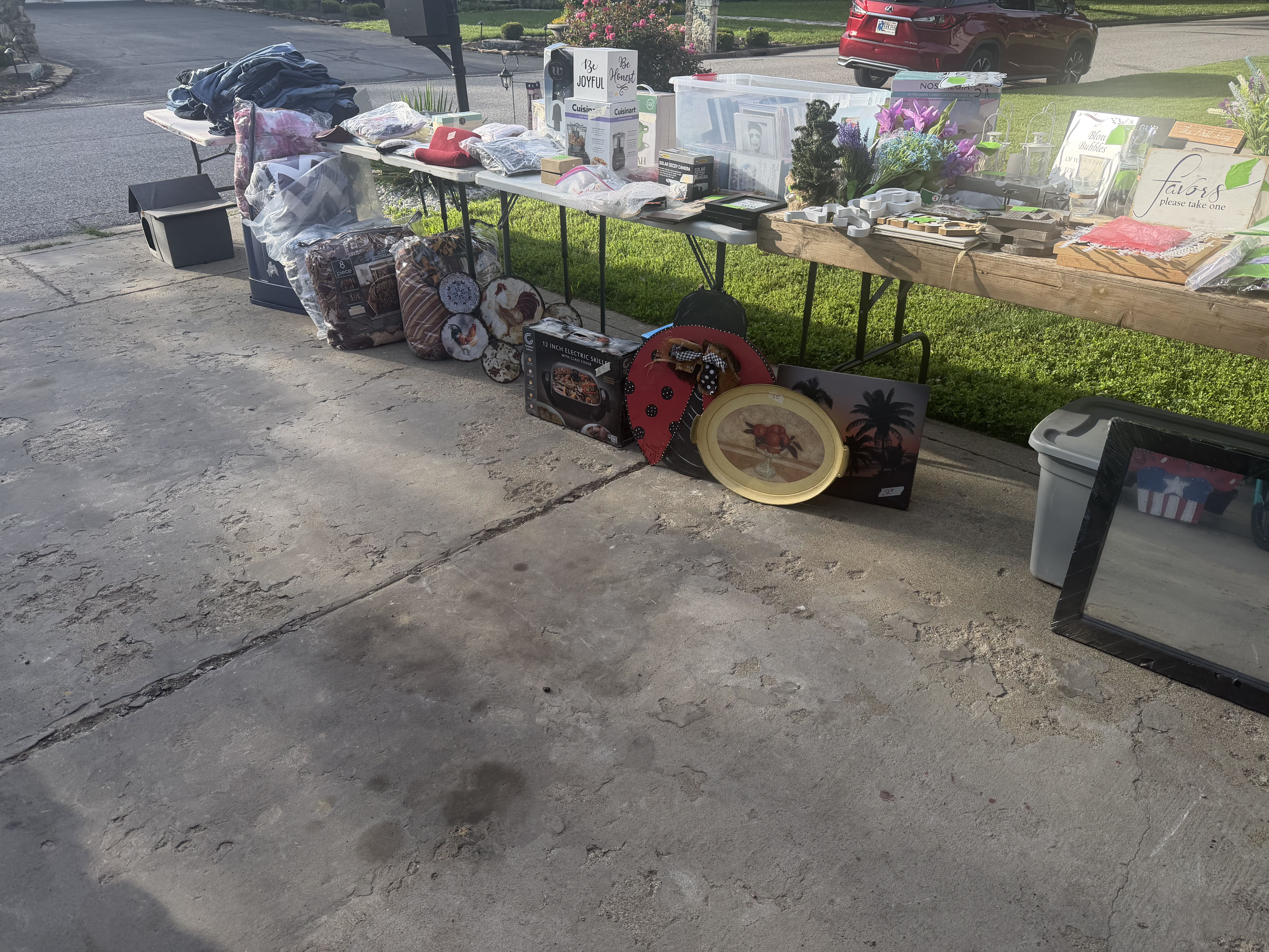 yard sale photo