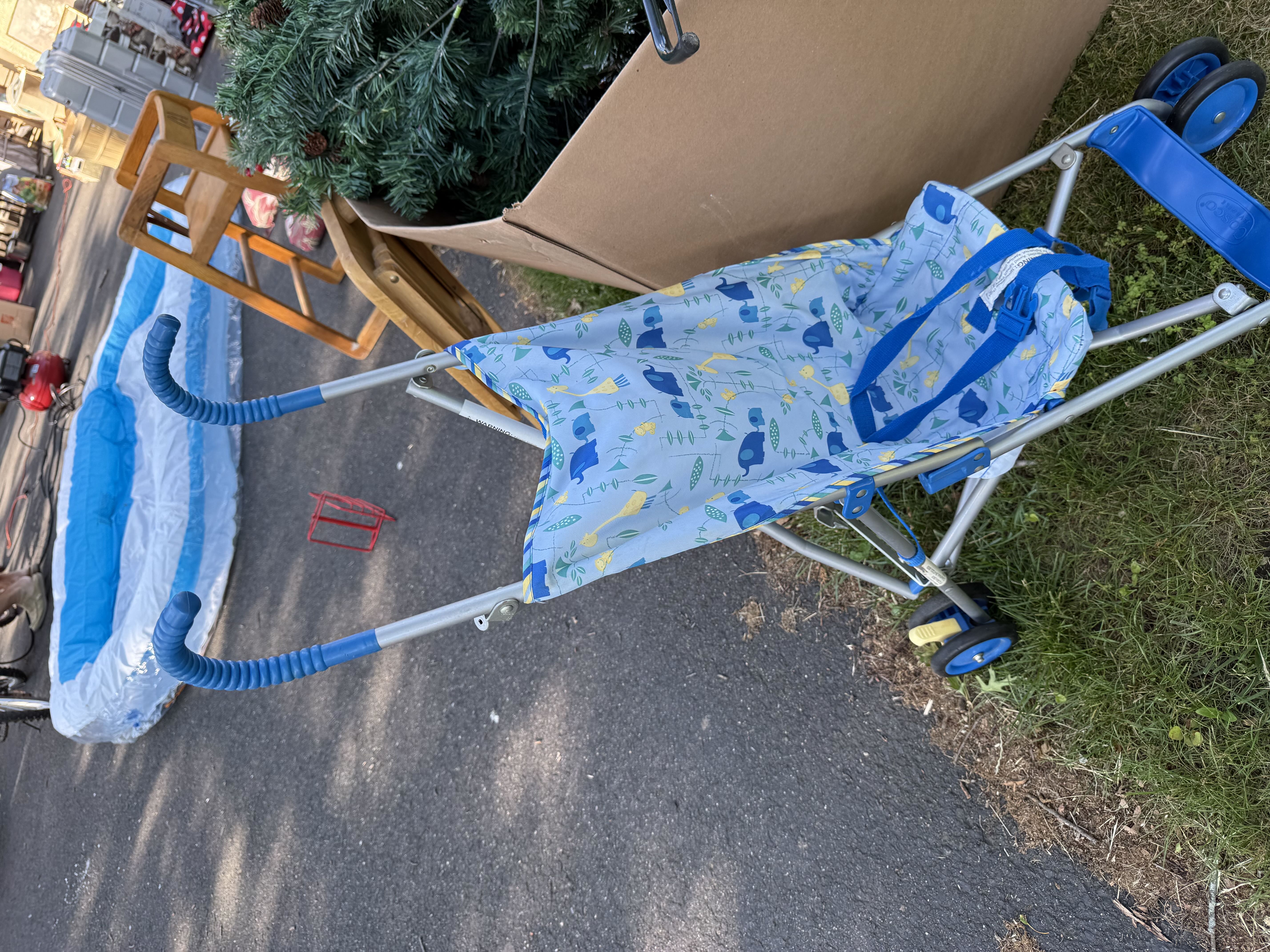 garage sale photo