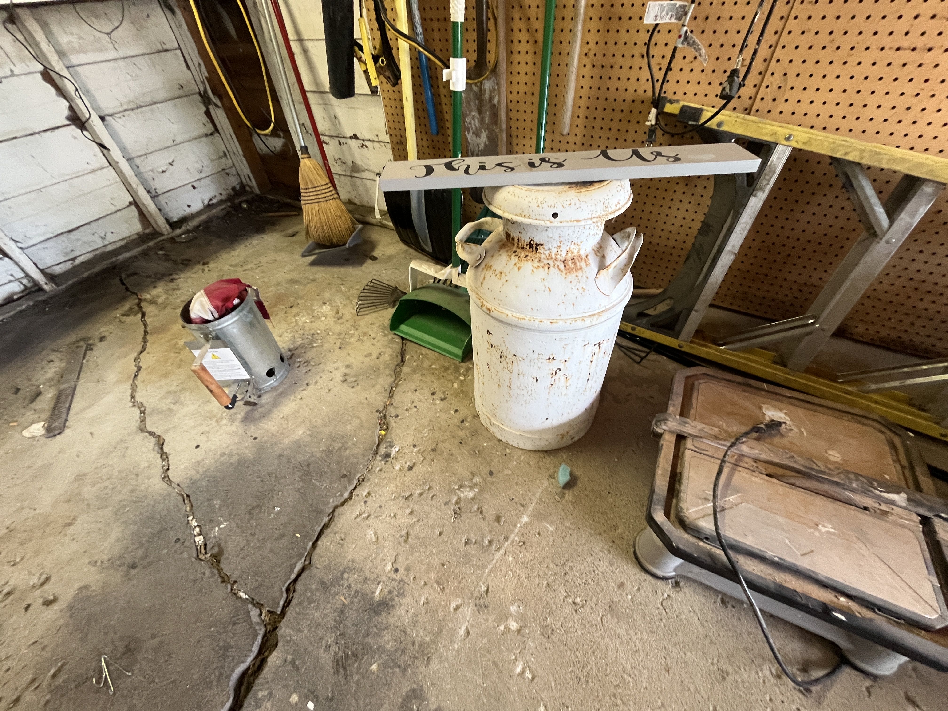 moving sale photo